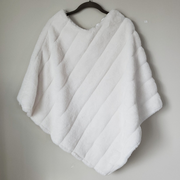 Tourance White Faux Fur Poncho Winter Wedding Women's NEW